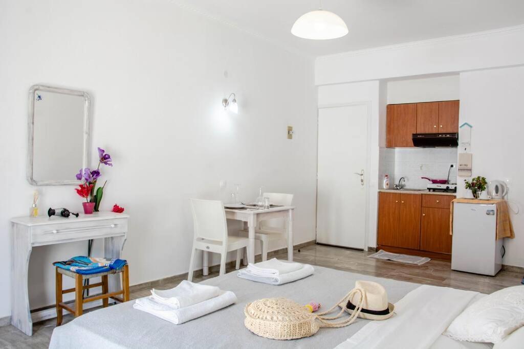 White Wave Studio 1 , 3Min Walk From Kamari Beach المظهر الخارجي الصورة